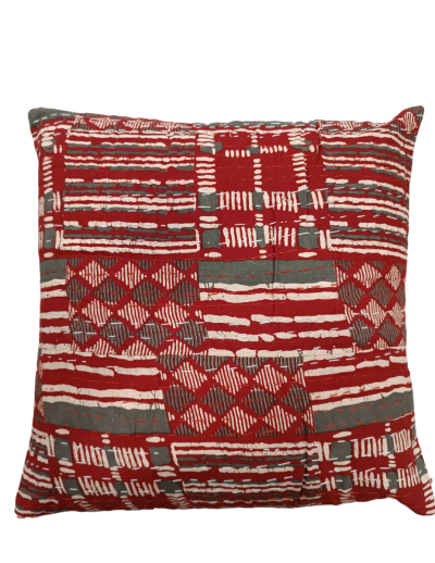 Διακοσμητικό μαξιλάρι Kantha 40x40 κόκκινο με άσπρα και γκρι σχέδια (με γέμιση)